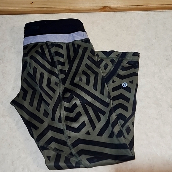 Lululemon Capri leggings size 6 - Picture 1 of 8